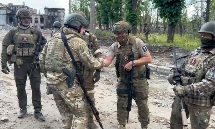 Руски войници заменят частите на "Вагнер" в покрайнините на Бахмут