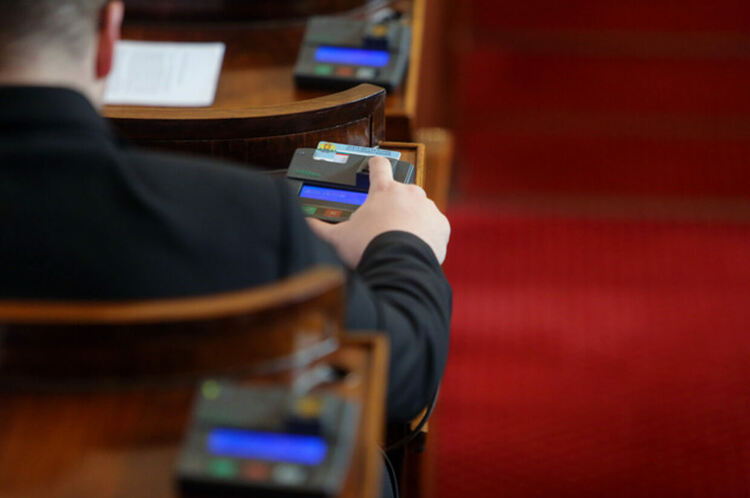 Парламентът гласува отварянето на обществените данни