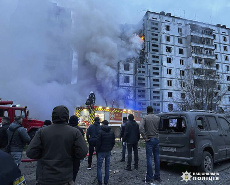 Ракетни удари по Киев тази нощ, трима убити