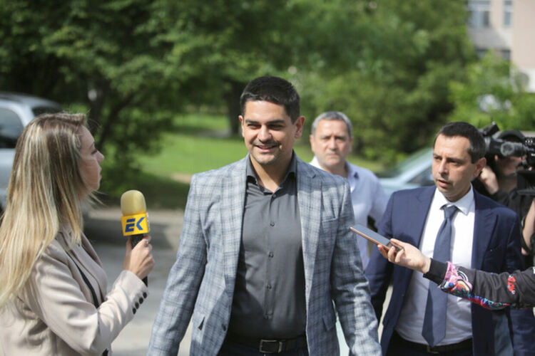  Радостин Василев е с повдигнато обвинение за опит на принуда на депутат