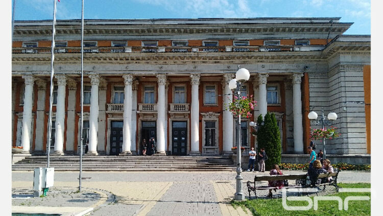 Допълнителен дълг за знакова сграда в Перник