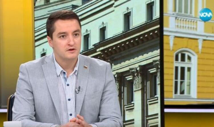 Божанков: Президентът излезе по време на химна, за да ни блъска още малко пред медиите