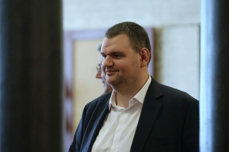 Има разговор, съгласие няма: Христо Иванов, Мустафа Карадайъ и Делян Пеевски в спор за Комисията по конституционни въпроси