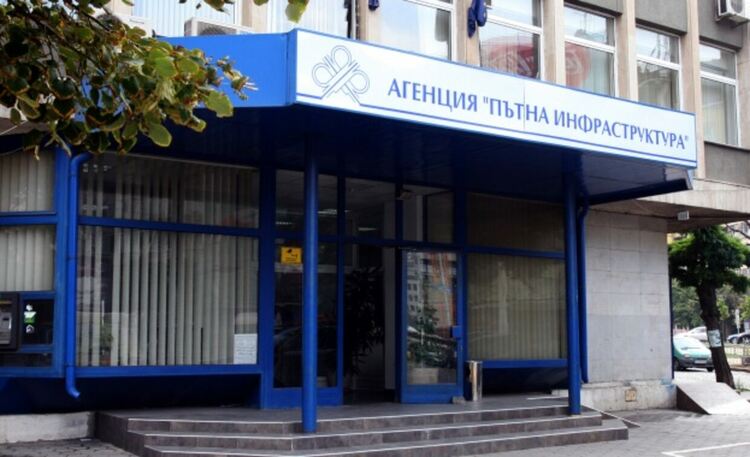 Смениха шефовете на АПИ