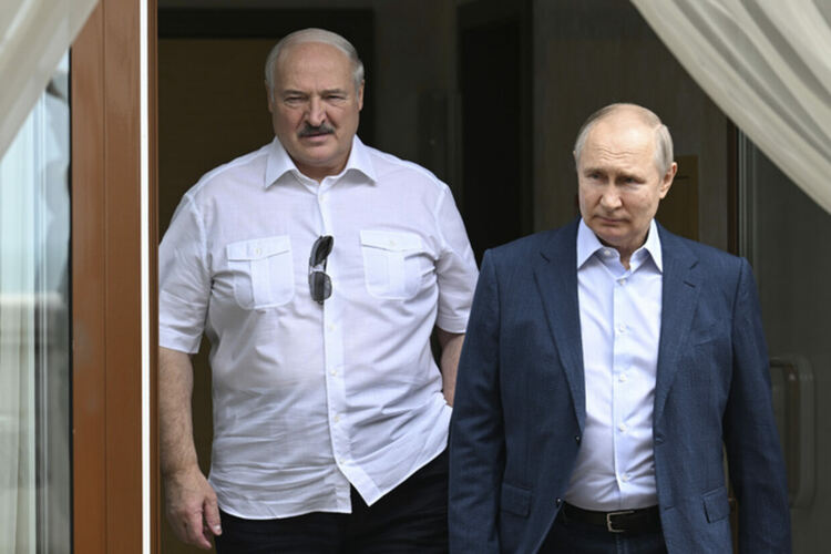 Лукашенко се похвали, че Беларус вече има руски ядрени оръжия