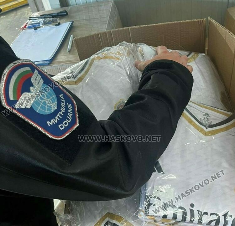 Над 150 000 „маркови“ стоки задържаха митническите служители на  Капитан Андреево