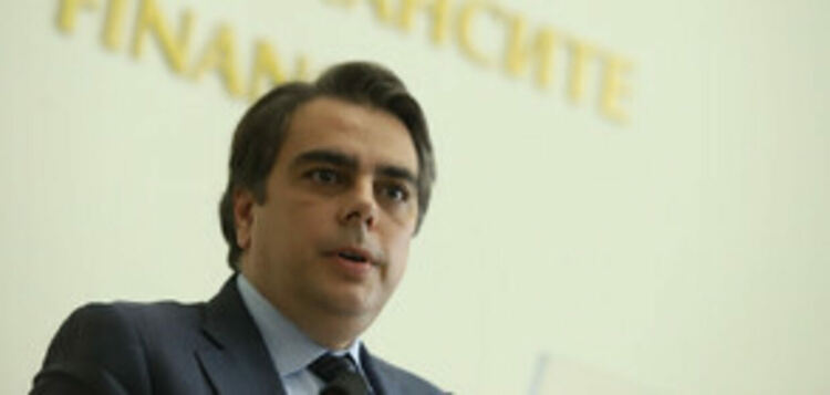 Василев за новия бюджет: Не са пипани разходите за пенсии и заплати