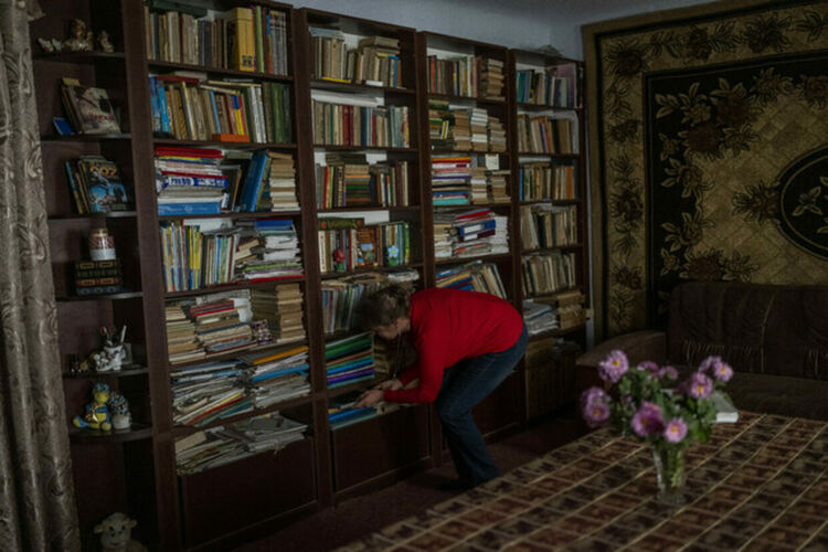 Зеленски подписа закон, който забранява вноса на книги от Русия
