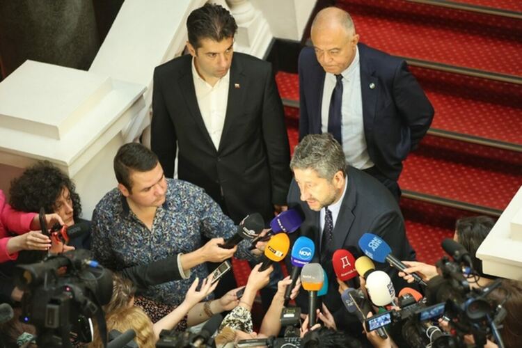 Преговорите за конституционни промени: Парламентът да се разпуска, когато започва формалната предизборна кампания