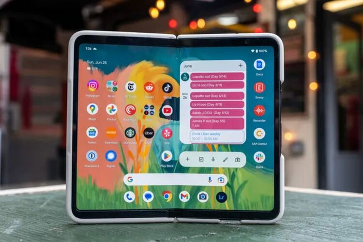 Гъвкавите смартфони Google Pixel Fold започнаха да се чупят на следващия ден след старта на продажбите