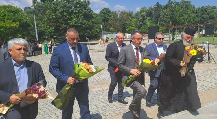 Кърджали почете делото на Апостола в деня на рождението му