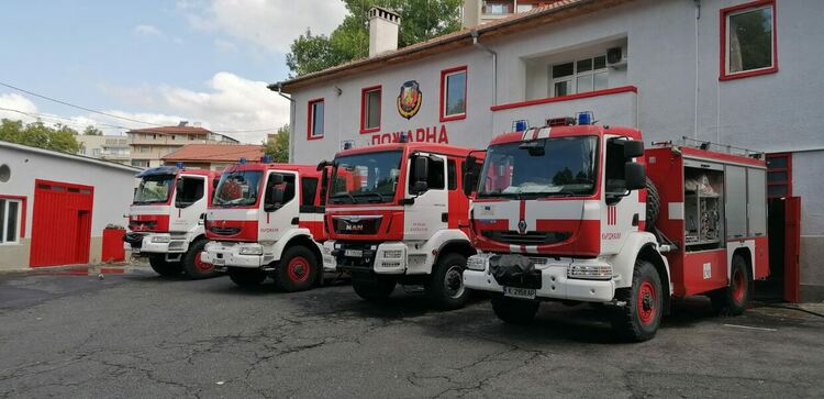 Пожар в апартамент, загасен своевременно от работници в близост