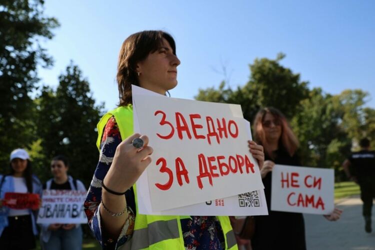 Нито една повече: Протест пред Народното събрание иска промени в Наказателния кодекс