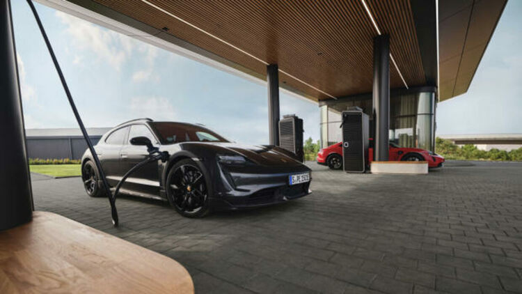 Porsche отвори първата си луксозна станция за зареждане на електромобили в Германия