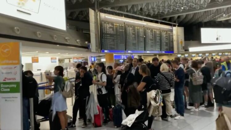 Наводнения в Германия и отменени полети на летището във Франкфурт