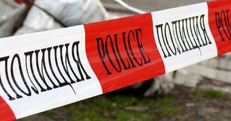 Възрастна жена е с опасност за живота, намушкана от 17-годишната си внучка