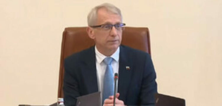 Денков: Токът няма да поскъпне до средата на 2024 г.