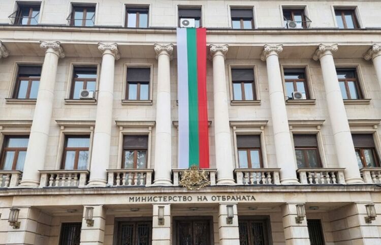 Военнослужещи и военна техника ще преминат през страната