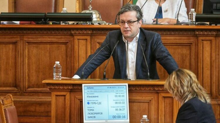 Тома Биков ще поеме комисията по култура на мястото на Вежди Рашидов