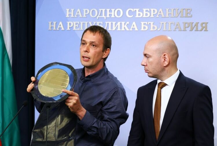 "Възраждане" търсят помощ от Мария Габриел по казуса със задържания в Гърция Милан Димитров