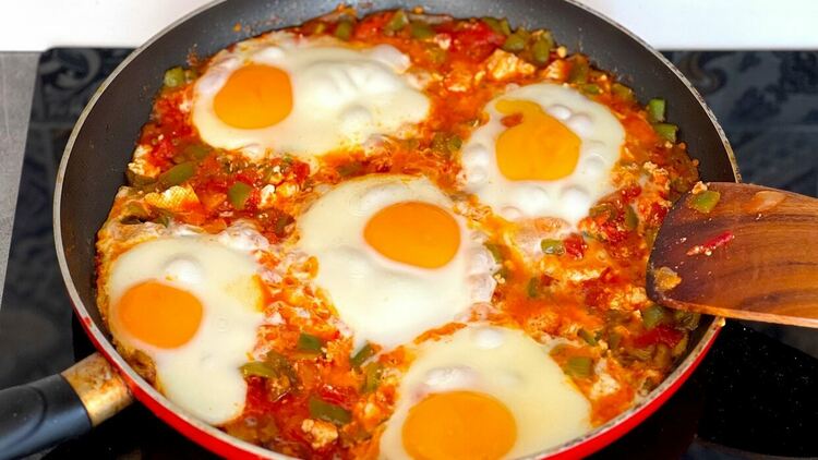 Менемен - най-бързото и вкусно турско ястие, което трябва да опитате