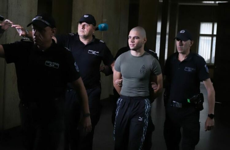 Адвокатите на прокурорския син са в болнични, отложиха делото