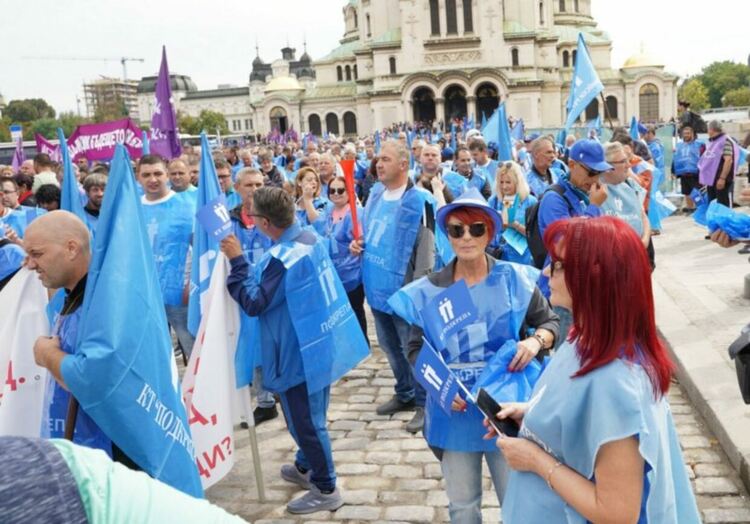 Миньорите и енергетиците протестират в София