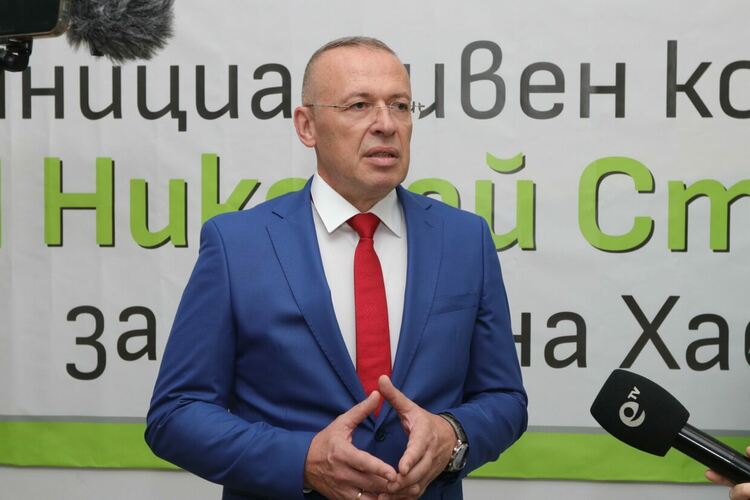 Независимият кандидат за кмет на Хасково Николай Ставрев откри офис за срещи с граждани   