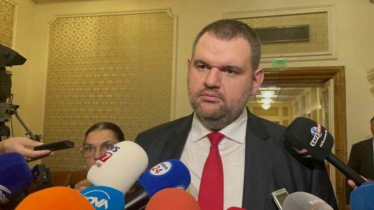 Пеевски: Денков и Василев ще подпишат документ с протестиращите