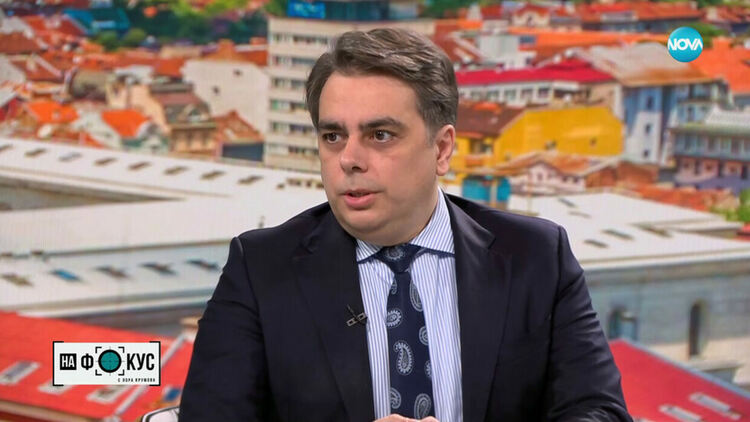 Нямаме разузнаване. Преписват от пресата, обяви Асен Василев