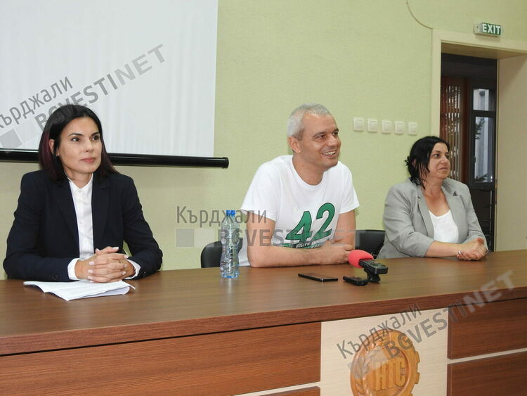 Костадин Костадинов: ”Възраждане” и Даниела Петрова ще освободят  Кърджали от страха