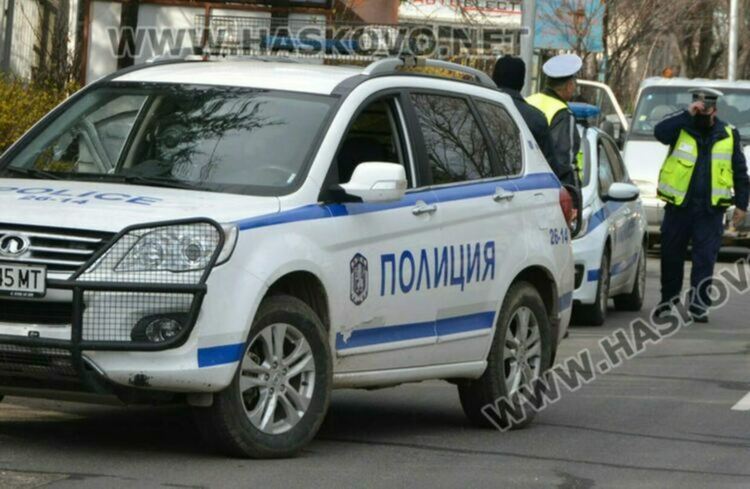 Задържаха мъж, откраднал микробус в Димитровград