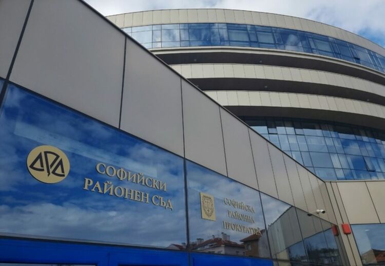 Втори случай на разлепени некролози със снимка на жив съдия