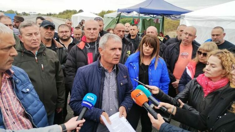 Ден 13: Блокади на магистрала "Тракия" и Прохода на републиката