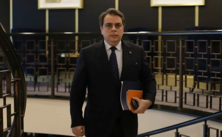 "Лукойл" продава рафинерията в Бургас, обяви Асен Василев пред FT