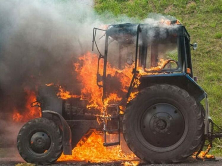 Трактор изгоря в Радиево