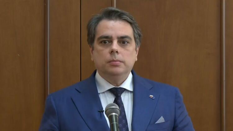 Асен Василев: Президентът Радев се обяви като защитник на "Газпром" в разрез с националния интерес, това е срам