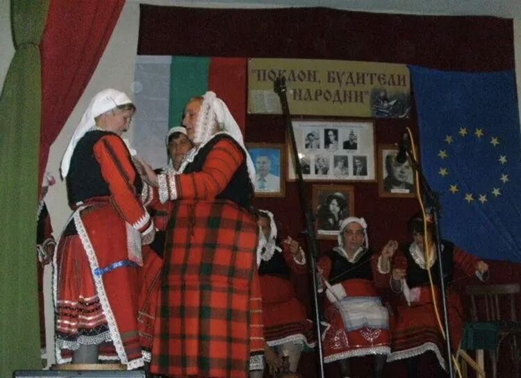Районен празник "Поклон будители народни" организират в село Злато поле
