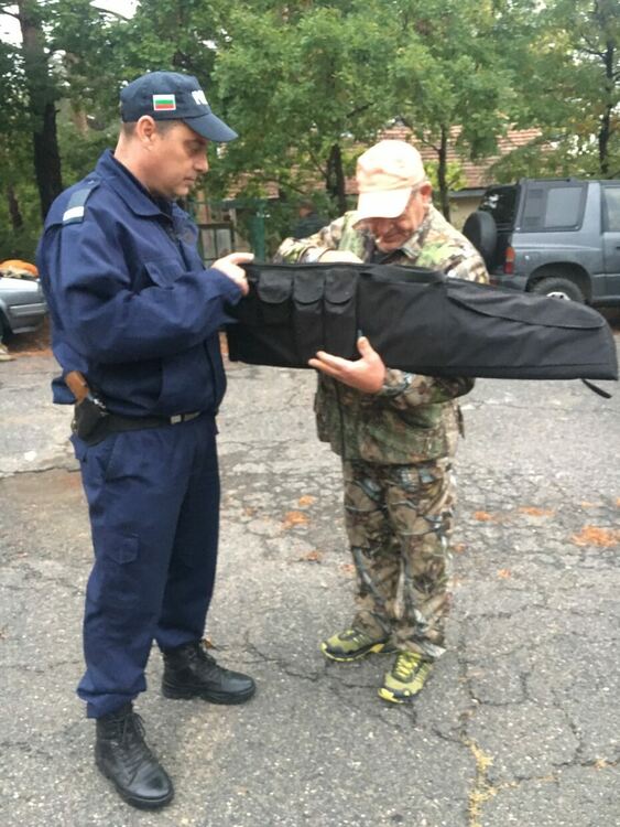 Горски и полицаи провериха ловци за разрешения за лов