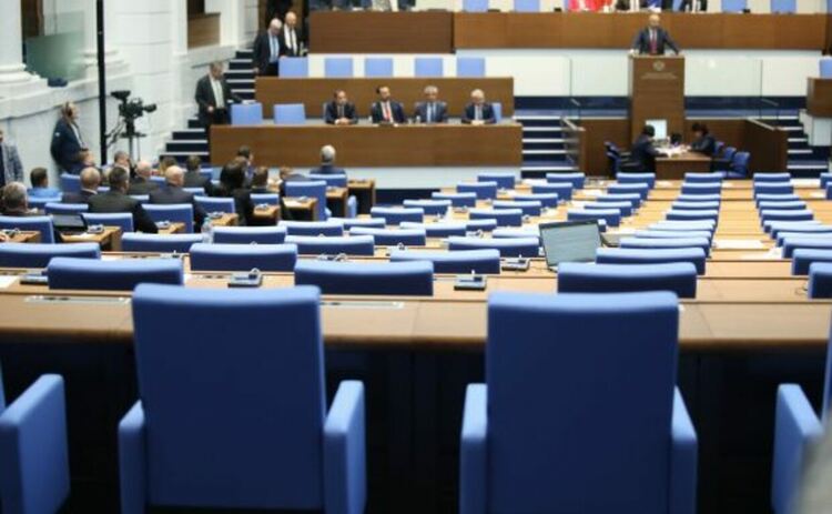 ГЕРБ, ДПС, ИТН и ''Възраждане'' отложиха вота на недоверие. Изнудването в сглобката продължава