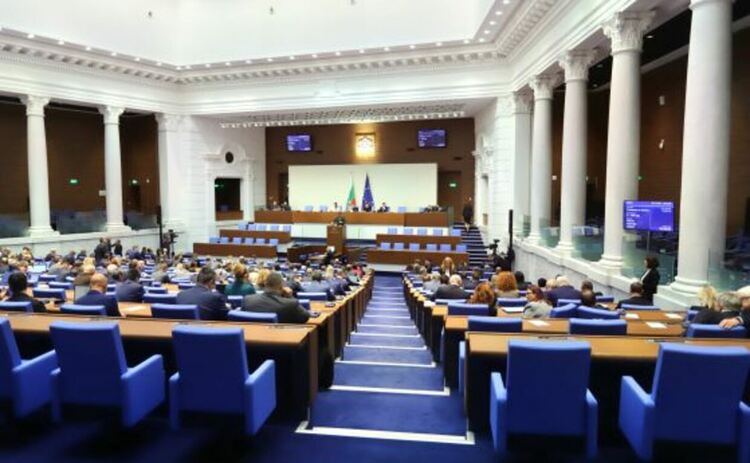 При трети опит за гласуване: Вотът на недоверие не мина
