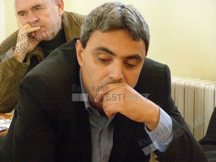  Учителите от „Славейков“ се освободиха от снежния капан в Елена, пътуват за Кърджали