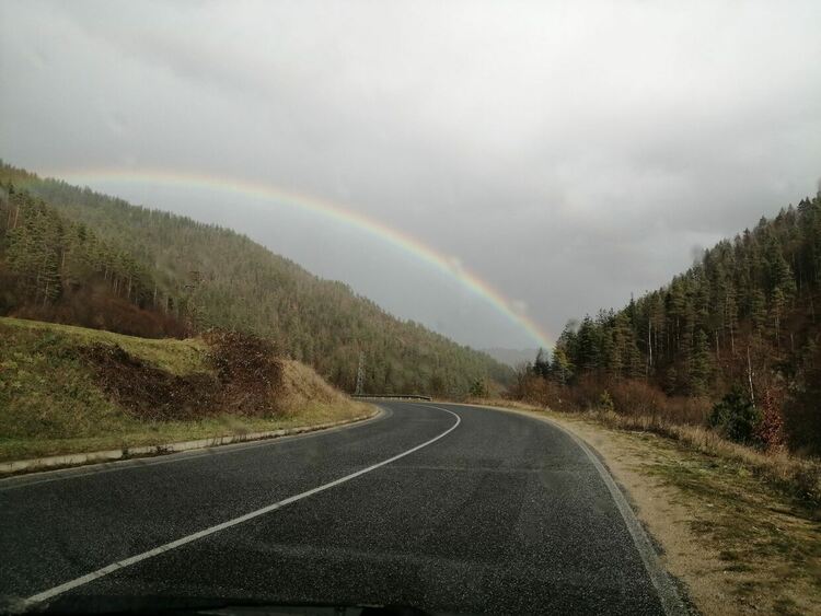 Над планините ще е облачно, с превалявания от сняг