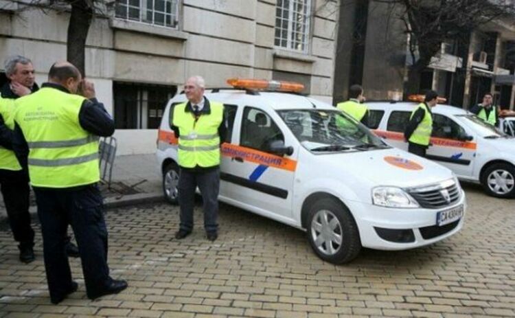 Полицията в Перник задържа двама непълнолетни за грабеж