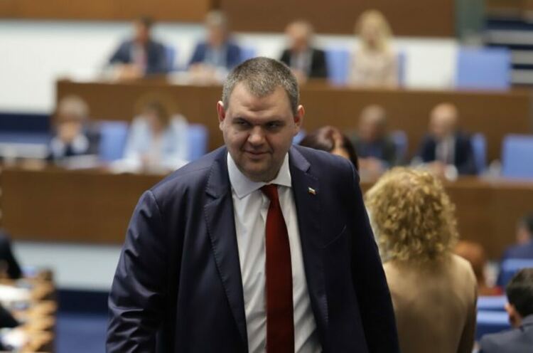 Готов ли е Пеевски за премиер?