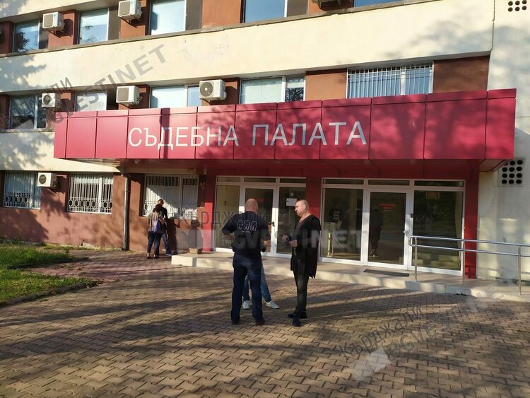 Осъдиха кърджалиец в Румъния за трафик на мигранти,гласял 11 души за Австрия