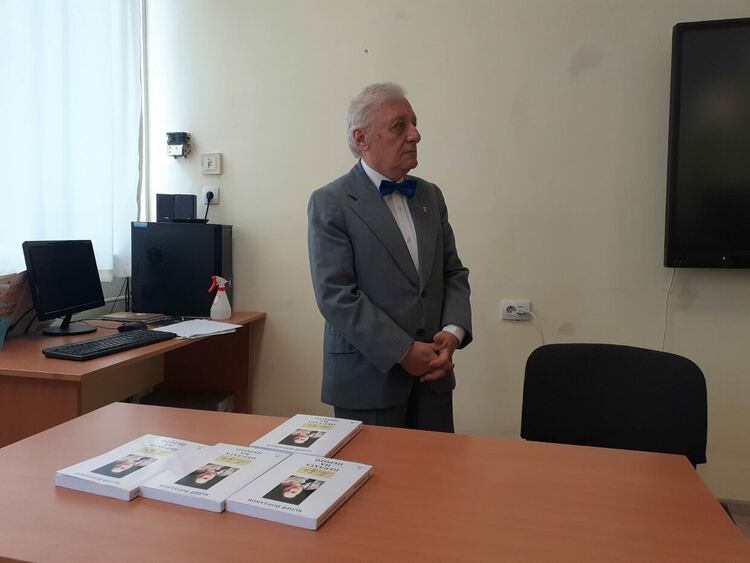 Писателят Юлий Йорданов гостува на паисиевци