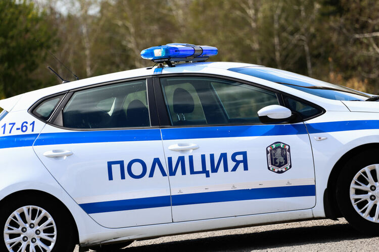 Пак вандалска проява - пострадала е лека кола, паркирана на ул. "Гео Милев" в областния град