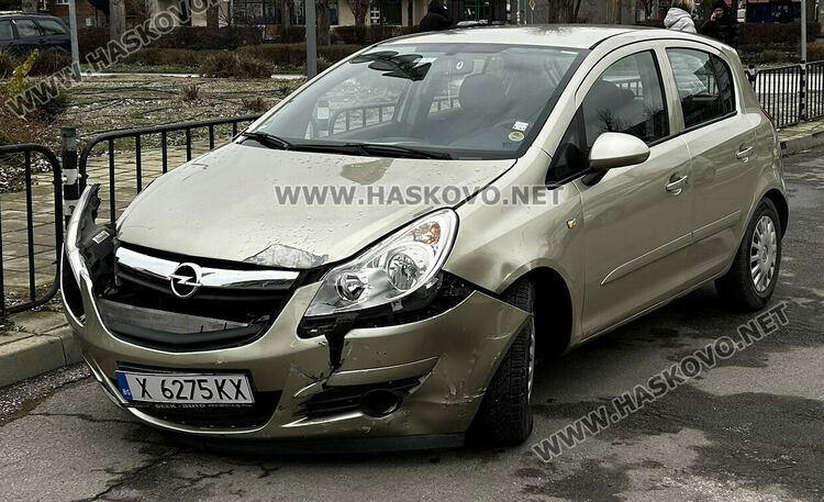 Водачка на Мерцедес се заби в Опел край „Лебеда“