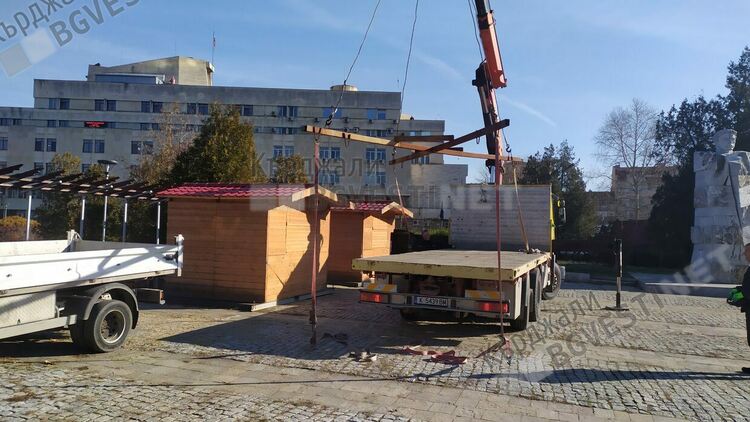 Демонтираха Коледното градче в центъра на Кърджали,ще го чакаме пак в края на годината